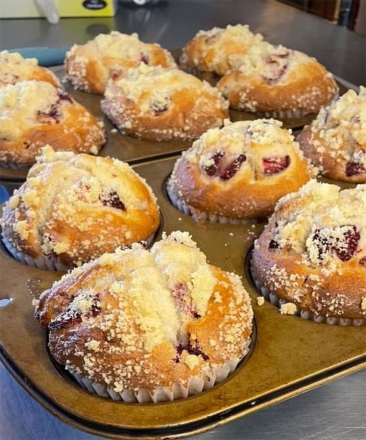 4 Ingredient Strawberry Shortcake Muffins