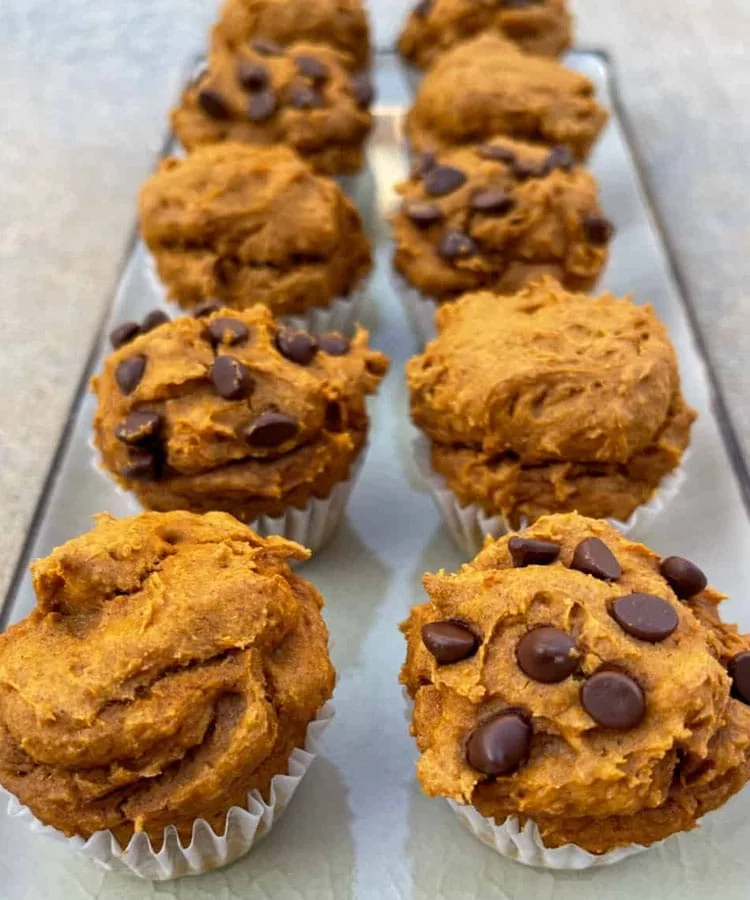 Weight-Watchers-Easy-Pumpkin-Spice-Cake-Mix-Muffins